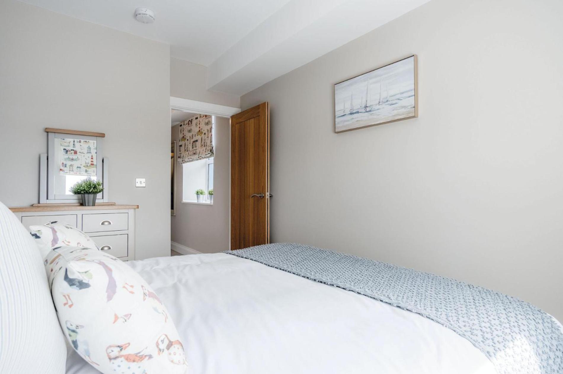 Harbour View - 2 Bedroom Apartment - ミルフォード・ヘブン エクステリア 写真