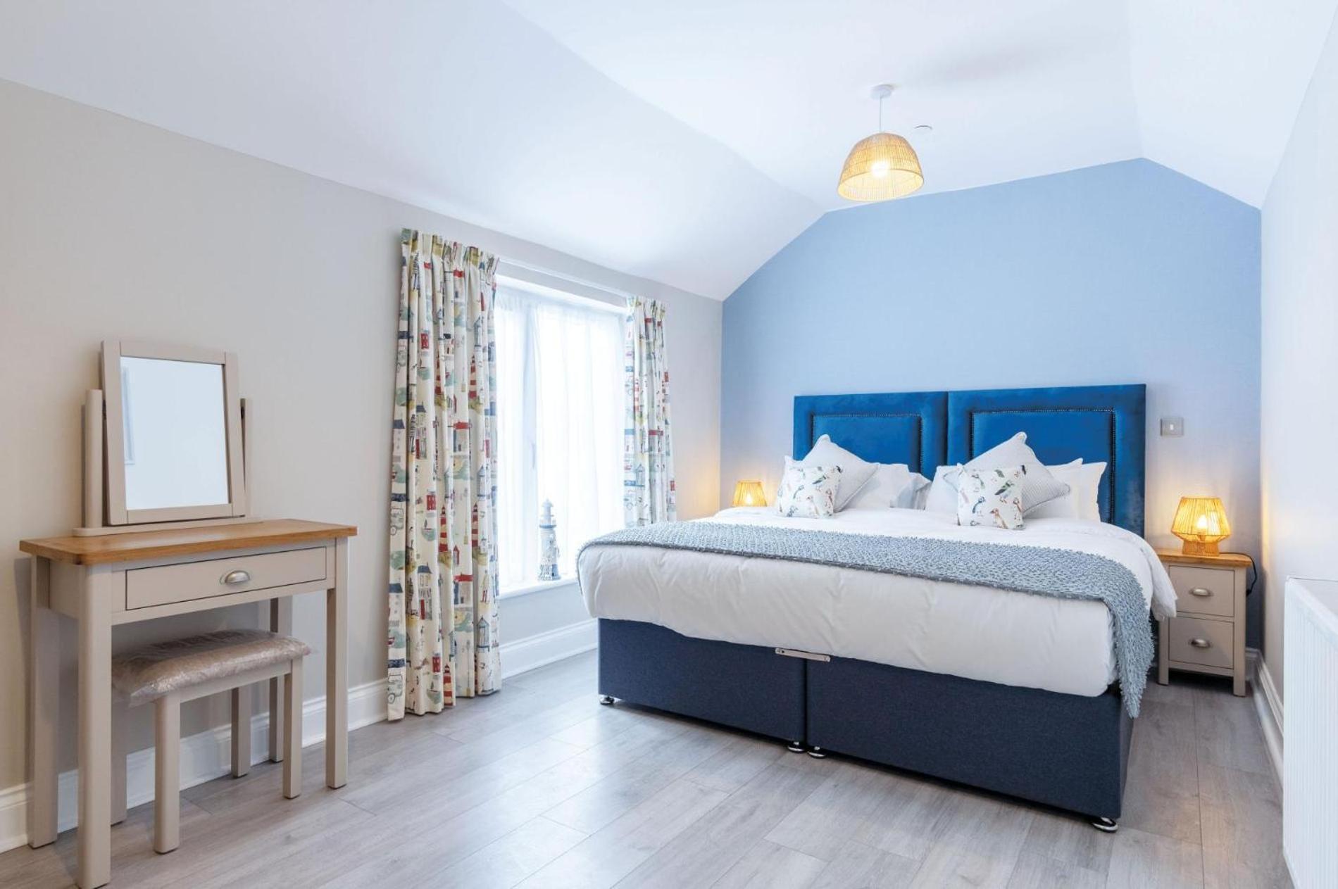 Harbour View - 2 Bedroom Apartment - ミルフォード・ヘブン エクステリア 写真