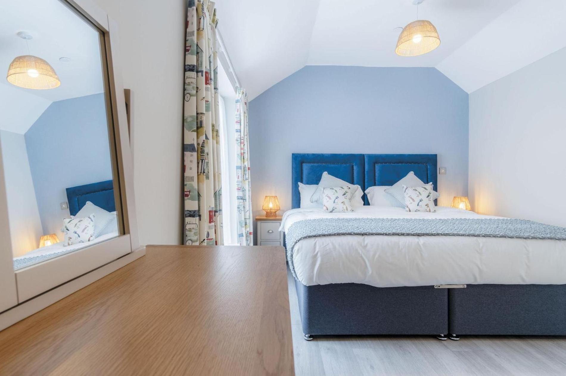 Harbour View - 2 Bedroom Apartment - ミルフォード・ヘブン エクステリア 写真