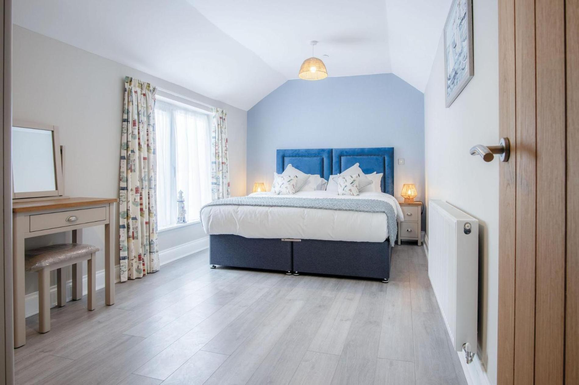 Harbour View - 2 Bedroom Apartment - ミルフォード・ヘブン エクステリア 写真